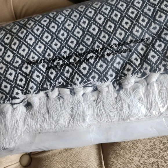 Americanflat Cotton Throw Blanket 50x60 Brown White with fringes - Picture 2 of 3